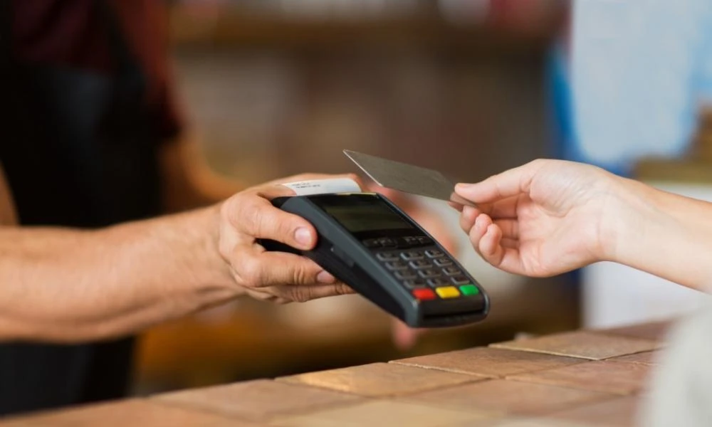 Αδίστακτος φέσωσε με 64.000 ευρώ τον λογαριασμό φίλου του στην Νάουσα
